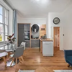 Spacious Two Bedroom Apartment In Camden