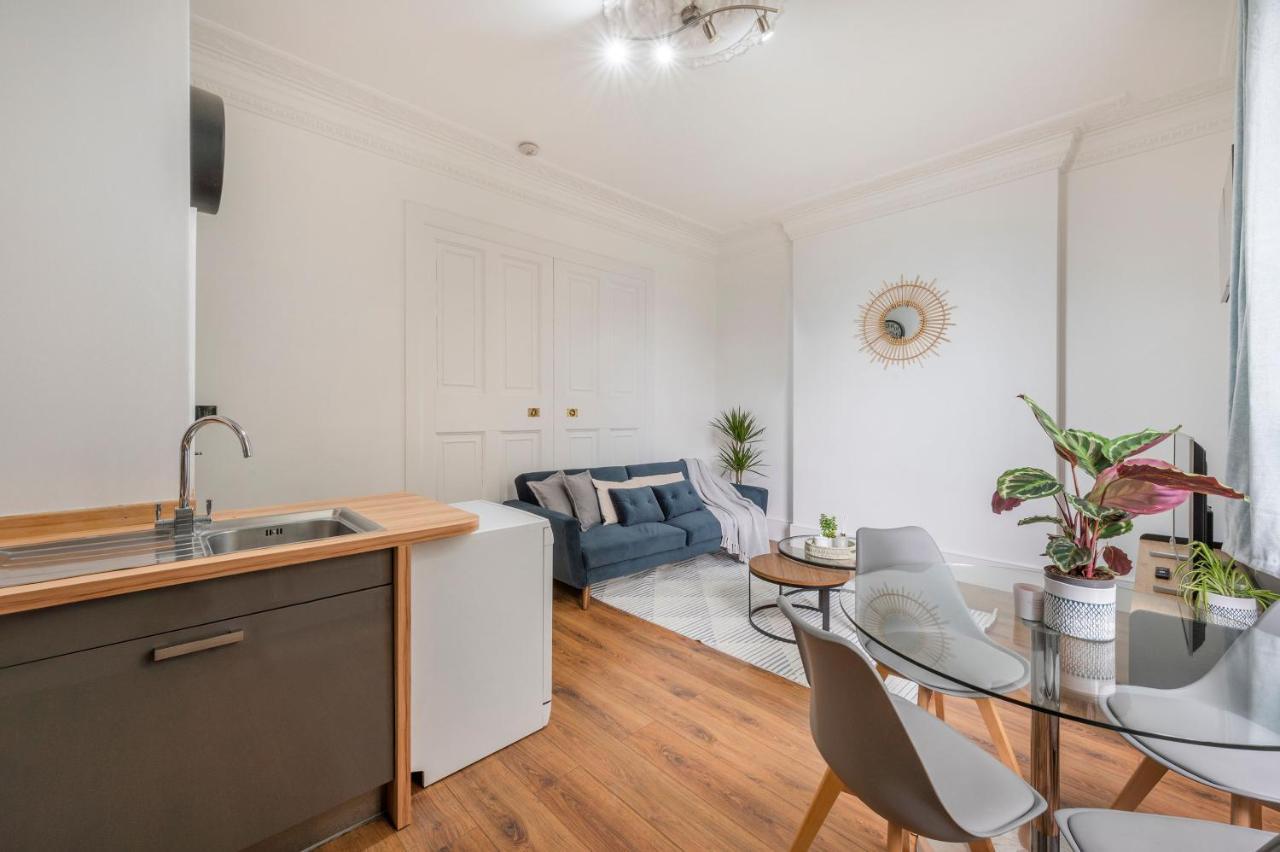 Spacious Two Bedroom In Camden * Londres